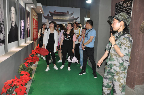 南京科技館在溧水大金山國(guó)防園開展工會(huì)活動(dòng)