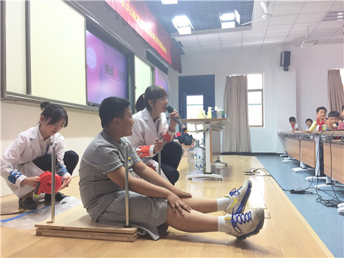 《挑戰(zhàn)不可能》走進(jìn)南京曉莊學(xué)院第一實驗小學(xué)