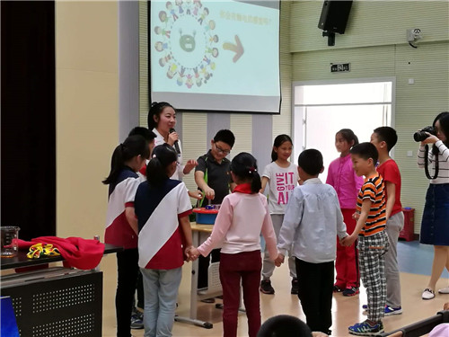 《電之初體驗(yàn)》首進(jìn)校園受追捧