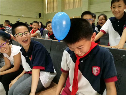 《電之初體驗(yàn)》首進(jìn)校園受追捧