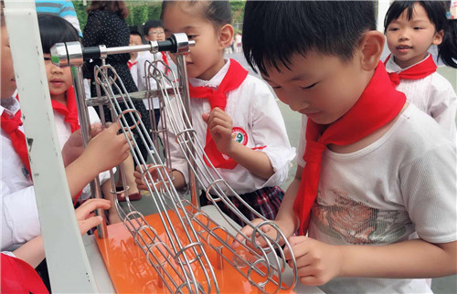 一樣的六一  不一樣的童年