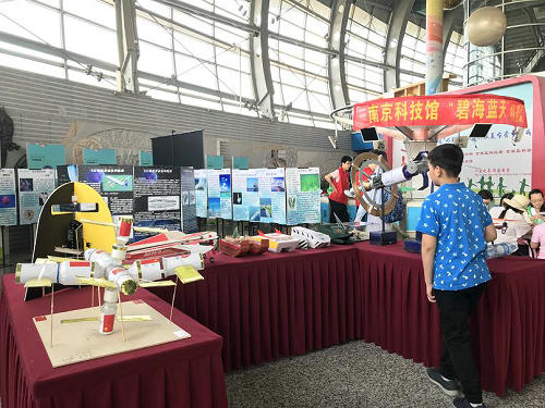 碧海藍(lán)天，載夢(mèng)前行