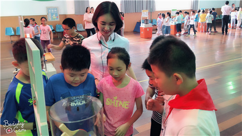 南京科技館科普大篷車進(jìn)駐南京市龍江小學(xué)