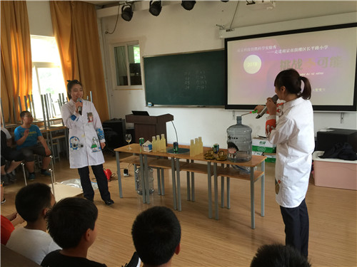 科學(xué)實(shí)驗(yàn)秀《挑戰(zhàn)不可能》走進(jìn)平江路小學(xué)