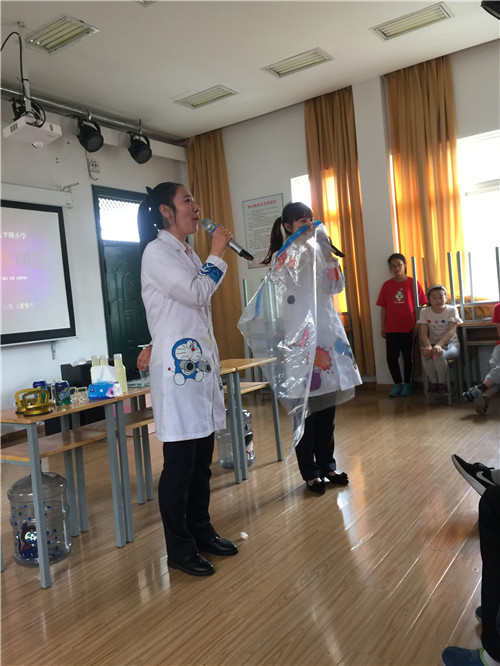 科學(xué)實(shí)驗(yàn)秀《挑戰(zhàn)不可能》走進(jìn)平江路小學(xué)