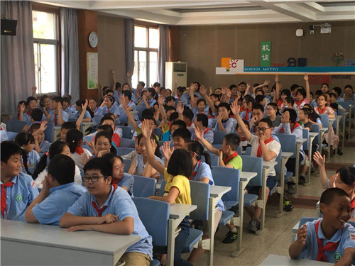 南京科技館精彩實(shí)驗(yàn)秀助力校園科技嘉年華活動(dòng)