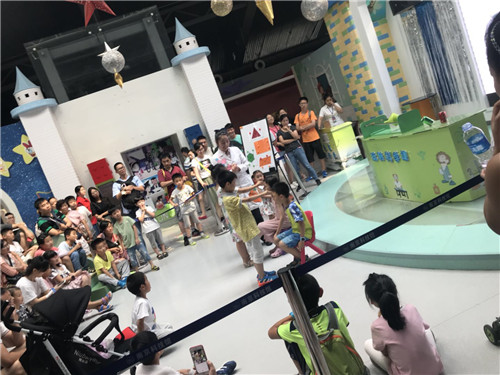 南京科技館玩轉(zhuǎn)科學(xué)課帶你揭秘“重心”