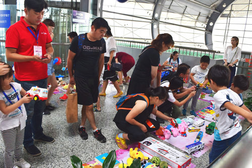 愛心義賣活動在南京科技館舉行
