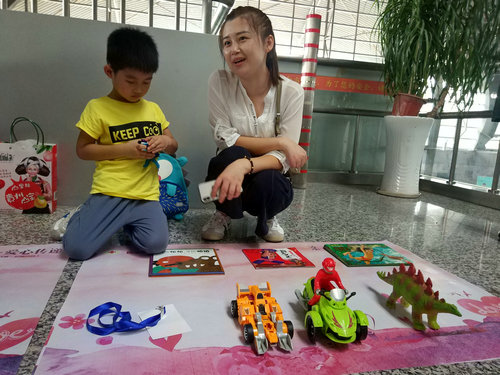 愛心義賣活動在南京科技館舉行