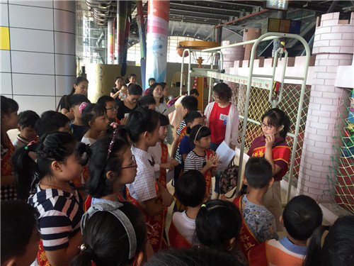 32名小學(xué)生獲得南京科技館“科普傳播小使者”聘書