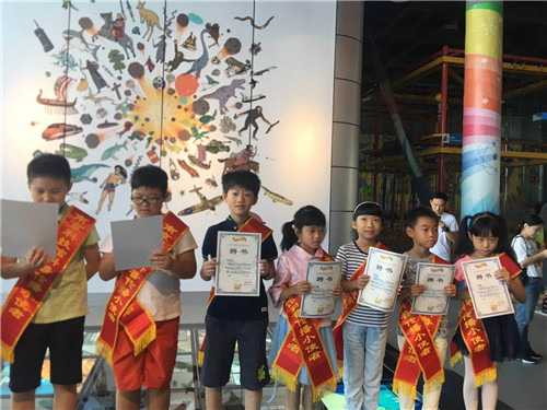 32名小學(xué)生獲得南京科技館“科普傳播小使者”聘書