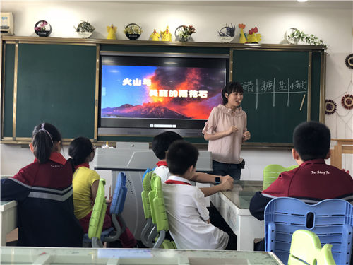 南京科技館在第四屆科普?qǐng)鲳^科學(xué)教育項(xiàng)目展評(píng)中榮獲佳績(jī)