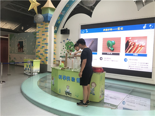 抓住國慶假期的尾巴 科學實驗秀《“聲”不由己》給你不同