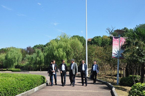 中國(guó)科協(xié)創(chuàng)新戰(zhàn)略研究院院長(zhǎng)任福君來(lái)我館考察