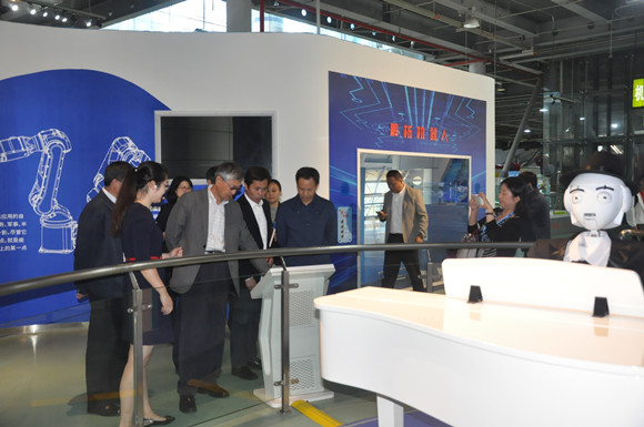 中國(guó)科協(xié)創(chuàng)新戰(zhàn)略研究院院長(zhǎng)任福君來(lái)我館考察