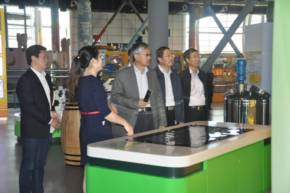 中國(guó)科協(xié)創(chuàng)新戰(zhàn)略研究院院長(zhǎng)任福君來(lái)我館考察