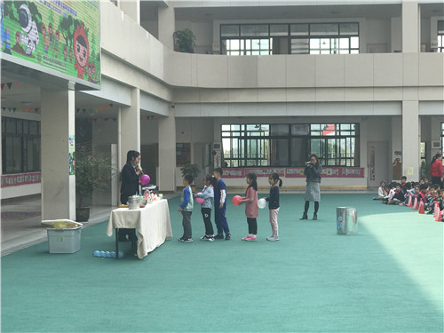 “科技館進校園”活動持續(xù)火爆中