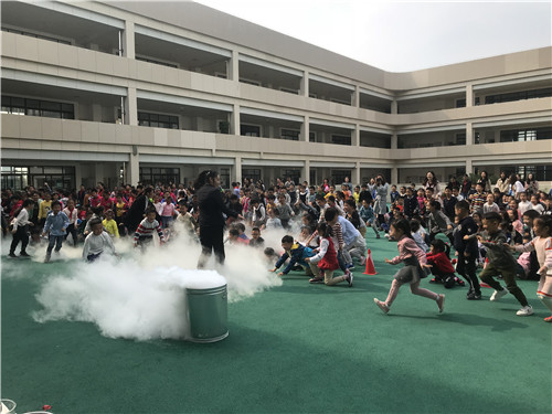 “科技館進校園”活動持續(xù)火爆中