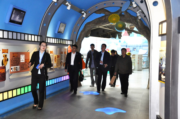 中國(guó)科協(xié)調(diào)研組蒞臨南京科技館調(diào)研免費(fèi)開(kāi)放工作