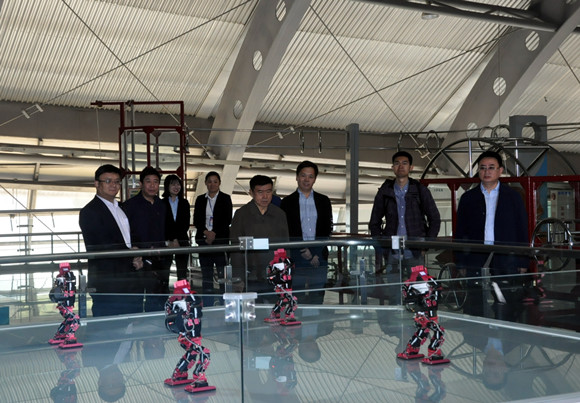 中國(guó)科協(xié)調(diào)研組蒞臨南京科技館調(diào)研免費(fèi)開(kāi)放工作