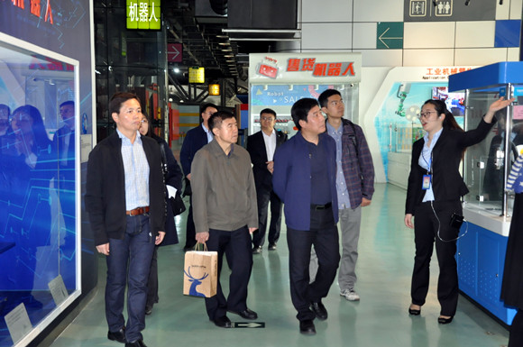 中國(guó)科協(xié)調(diào)研組蒞臨南京科技館調(diào)研免費(fèi)開(kāi)放工作