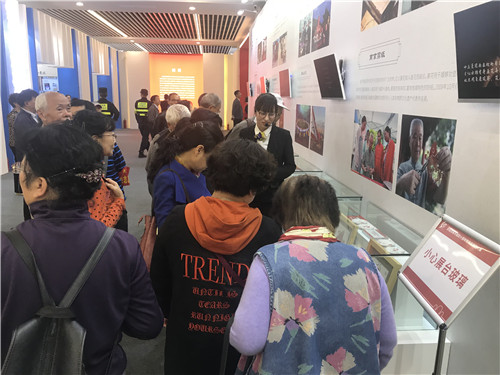 我館講解員順利完成慶祝改革開放四十周年南京圖片展的講解任務(wù)