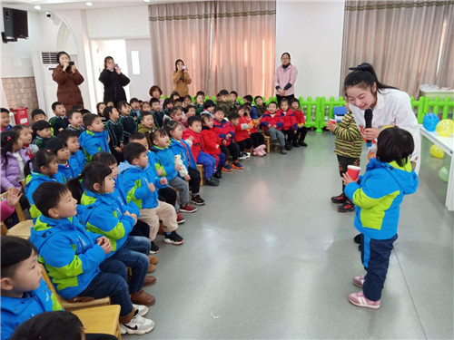南京科技館科學教育活動走進永安花苑幼兒園