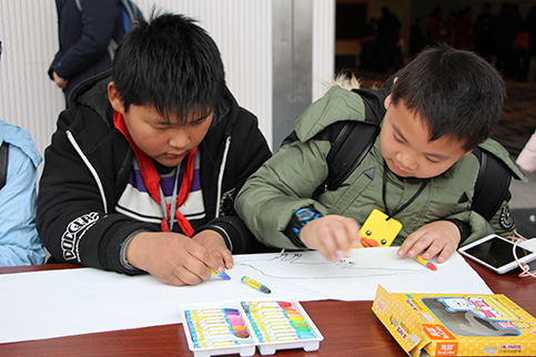 “我們的40年圖片展”昨日在南京科技館成功開幕！