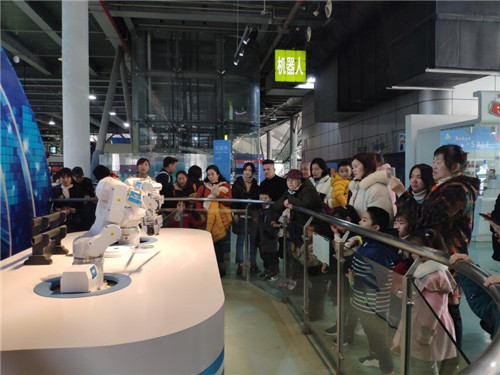 精彩科學實驗秀點燃孩子探索熱情