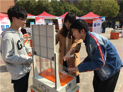 南京科技館黨支部參加“七彩志愿社區(qū)行”志愿服務(wù)主題月活動