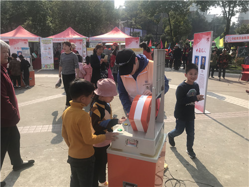 南京科技館黨支部參加“七彩志愿社區(qū)行”志愿服務(wù)主題月活動