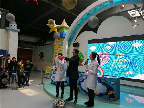 玩轉(zhuǎn)科學(xué)課帶你走進(jìn)旋轉(zhuǎn)的世界