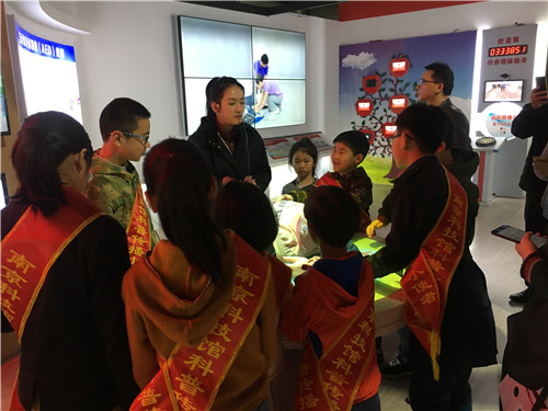 南京科技館科普傳播小使者清明假期培訓(xùn)忙