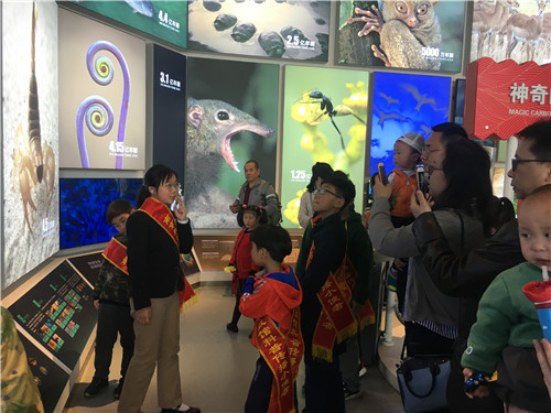 南京科技館科普傳播小使者清明假期培訓(xùn)忙