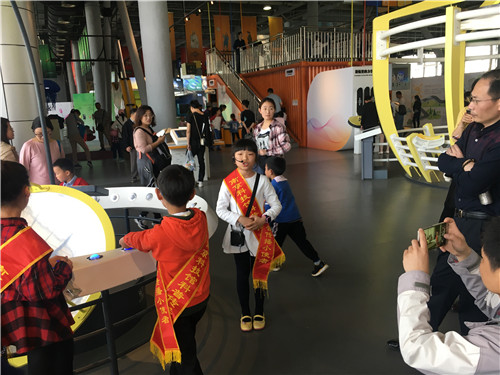 南京科技館科普傳播小使者清明假期培訓(xùn)忙