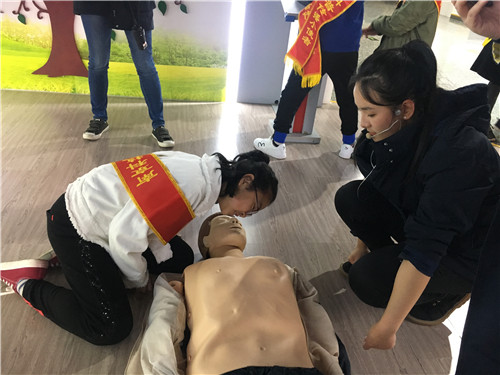 南京科技館科普傳播小使者清明假期培訓(xùn)忙