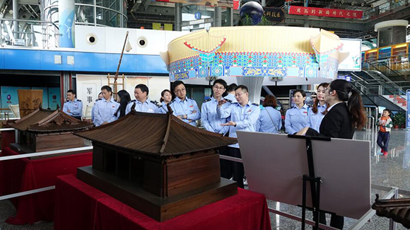 市級機(jī)關(guān)干部參觀南京科技館中國古代科技展