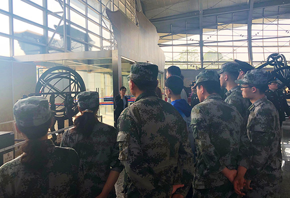解放軍東部戰(zhàn)區(qū)陸軍某部官兵來我館參觀古代科技展