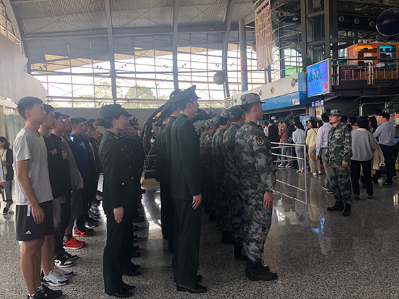 解放軍東部戰(zhàn)區(qū)陸軍某部官兵來我館參觀古代科技展