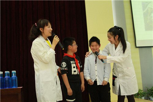 我館科學(xué)實驗秀《奇妙的拱形結(jié)構(gòu)》走進南京市岱山實驗小學(xué)