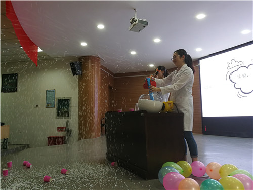 南京科技館科普教育活動(dòng)走進(jìn)湯泉小學(xué)