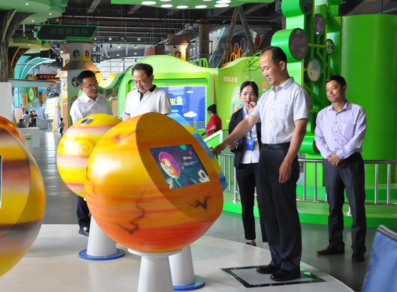 新疆維吾爾自治區(qū)科協(xié)、煙臺(tái)市科協(xié)參觀南京科技館