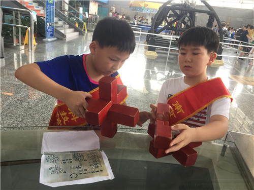 南京科技館科普傳播小使者古代科技展里過端午