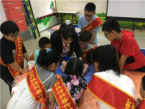 南京科技館科普傳播小使者古代科技展里過端午