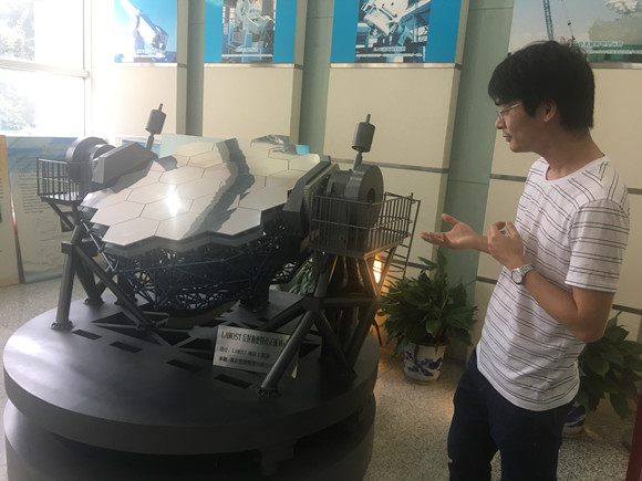 南京科技館黨支部赴南京天文光學(xué)技術(shù)研究所交流學(xué)習(xí)