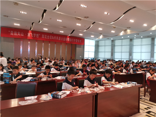 南京科技館“館校合作”項目暑期再掀熱潮