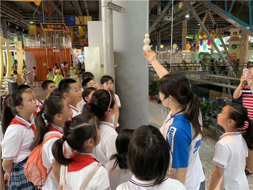 南京科技館“館校合作”項目暑期再掀熱潮