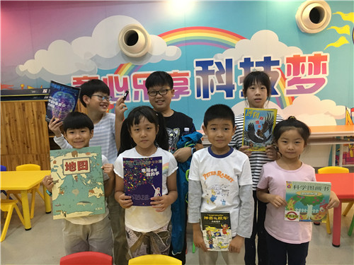 科普傳播小使者南京科技館里慶國(guó)慶