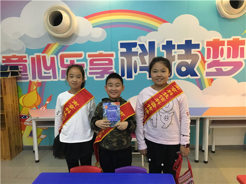 科普傳播小使者南京科技館里慶國(guó)慶