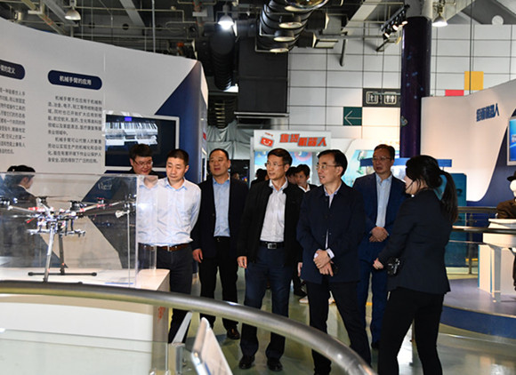 市政協(xié)委員視察南京科技館